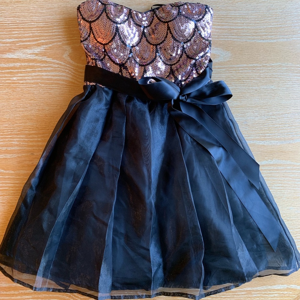 Delia’s sequin dress - Black & Pink